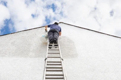 Peinture extérieure à Broze — façades et ravalement