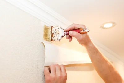 Pose de papier peint à Broze — revêtements muraux et toiles de verre